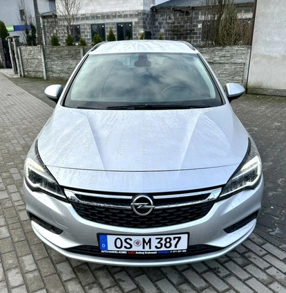 Opel Astra cena 37900 przebieg: 168000, rok produkcji 2017 z Wąbrzeźno małe 121